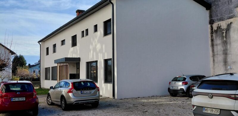 An dieses Gebäude soll der Anbau errichtet werden (Foto: Haaks)