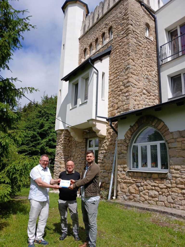 Übergabe der GAW-Plakette am Janoška-Haus